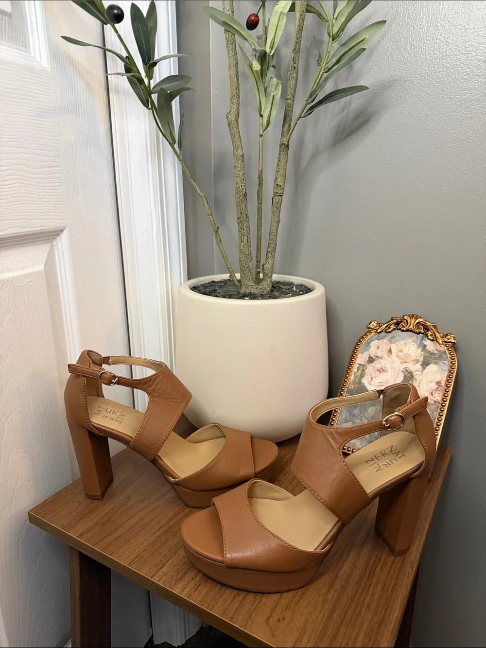 Naturalizer 9W Cognac Leather Platform Block Heel Ankle Strap Sandals
